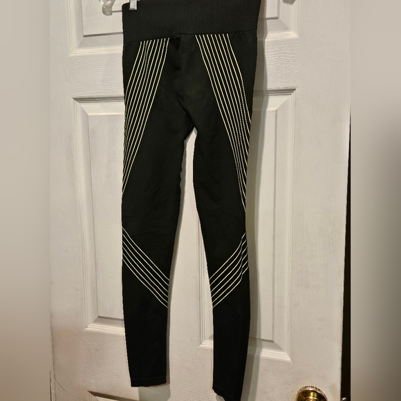 CYCLE HOUSE YOGA PANTS - Picture 2 of 2